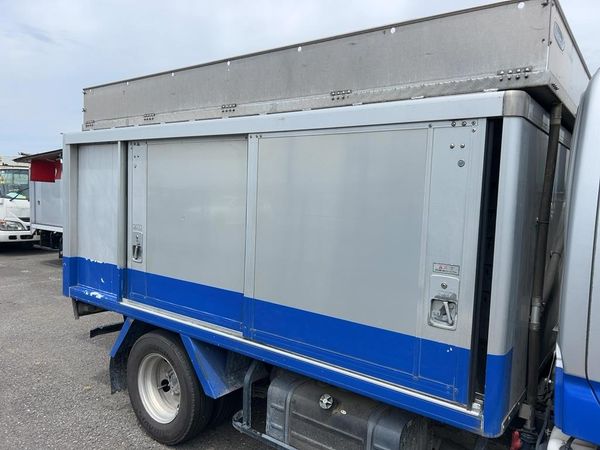 2014 Toyota Dyna bottle truck 2000cc diesel turbo automatic