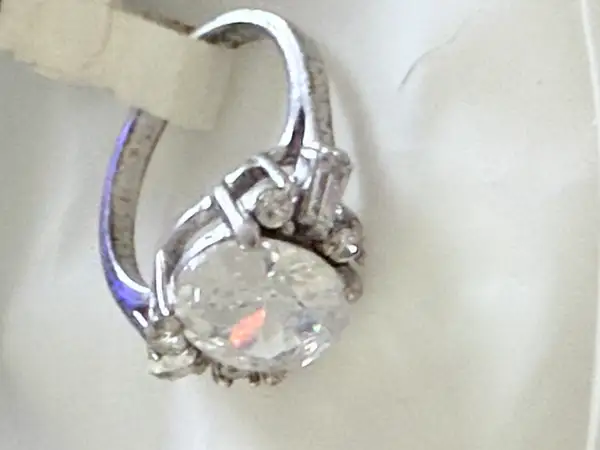 Ladies delicate design ring size 5