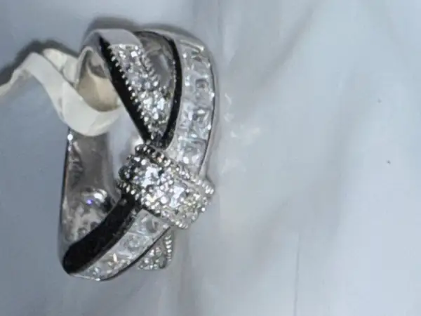 Ladies knot ring size 6