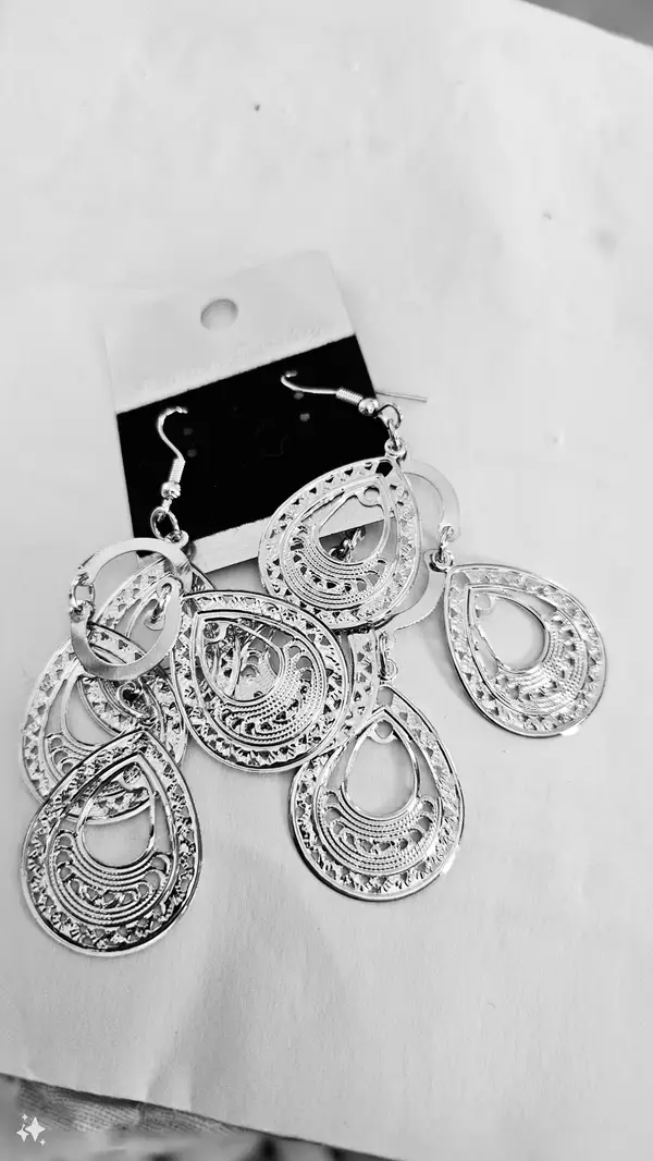 3x pairs of ear rings