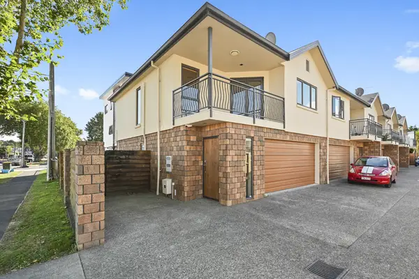 47A, Fifth Avenue, Enderley Hamilton